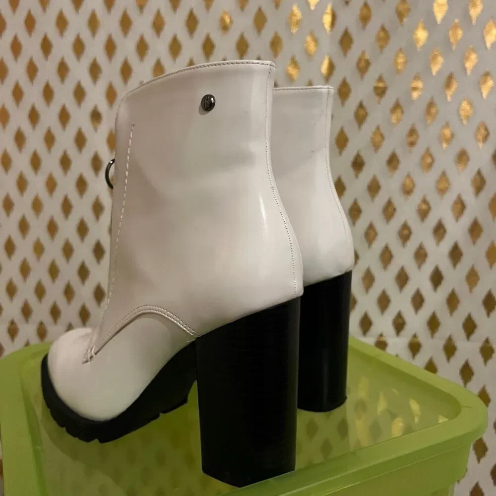 Simply Vera Wang grouse white zip up boots size 8.5 - Picture 3 of 6